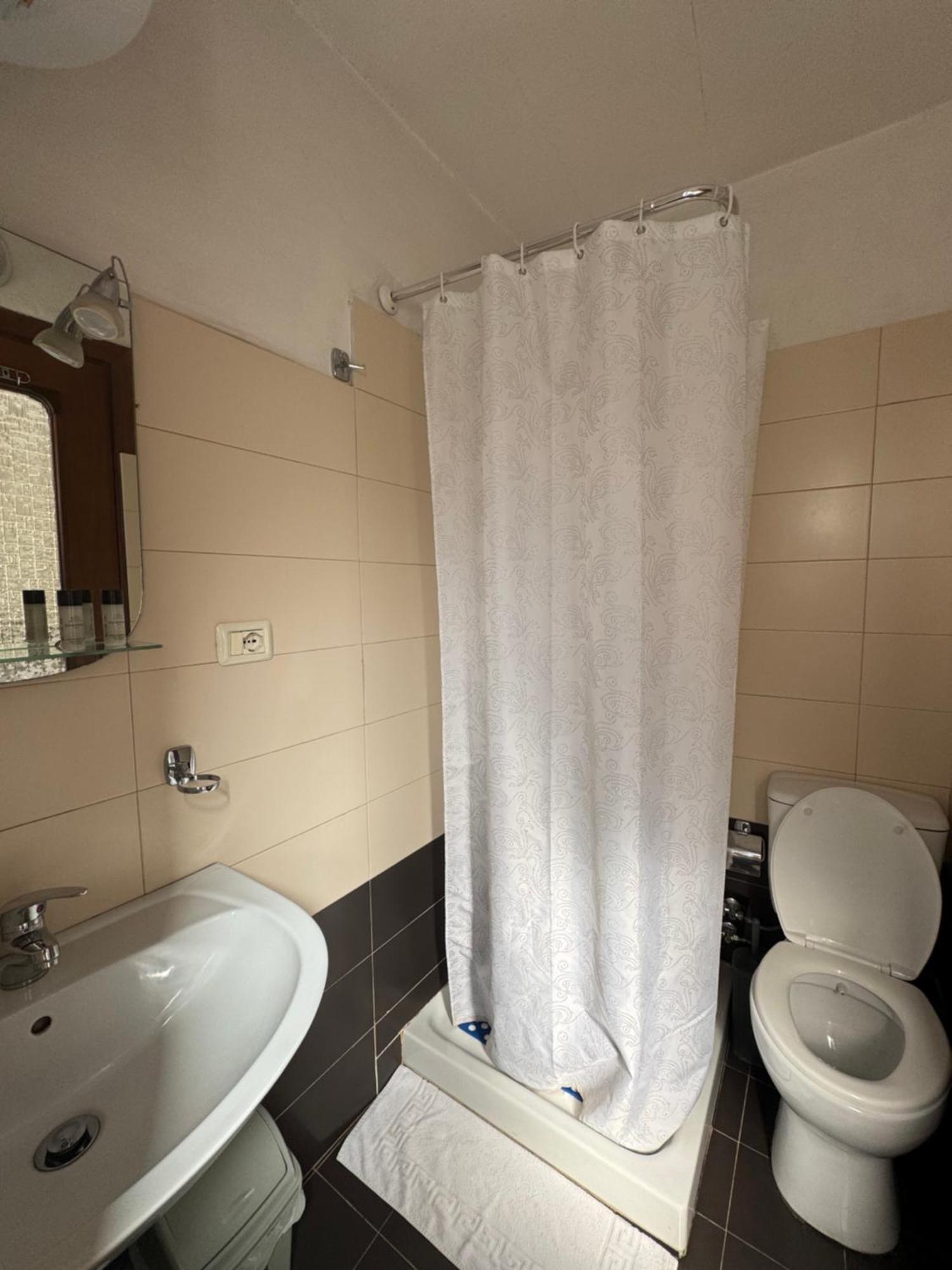 Xhelo'S Rooms Tiran Oda fotoğraf