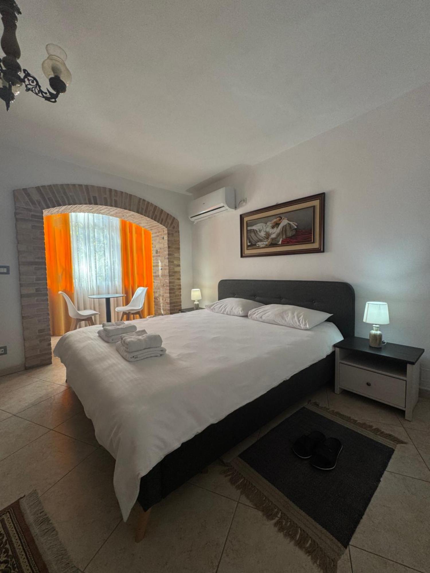 Xhelo'S Rooms Tiran Dış mekan fotoğraf